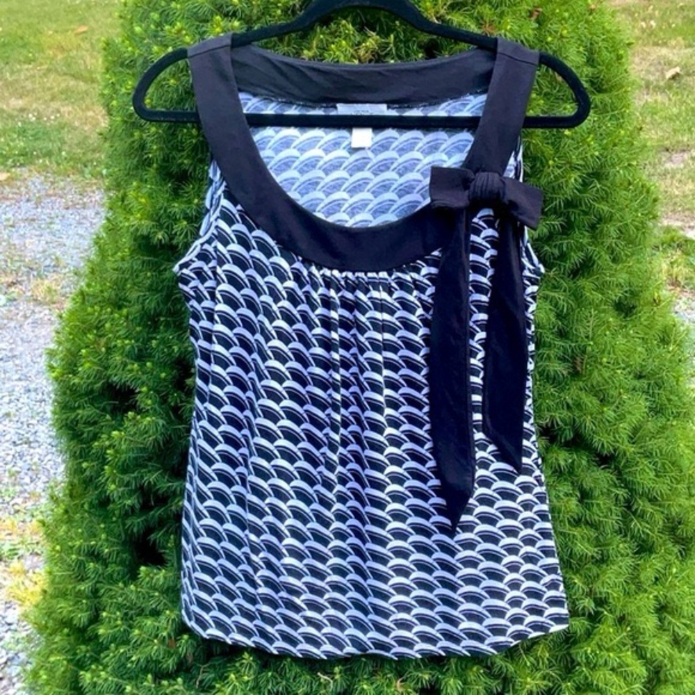 Ann Taylor Loft Ladies Sleeveless Black White Top with black bow